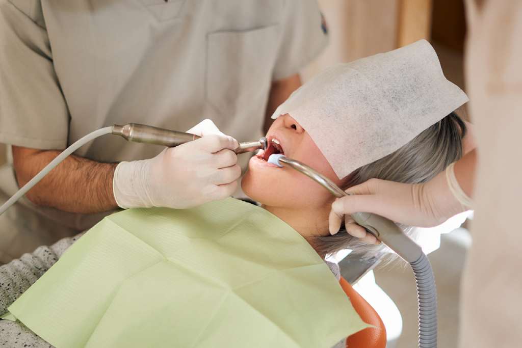 治療、口腔ケア、食べる・飲み込む力の訓練の開始